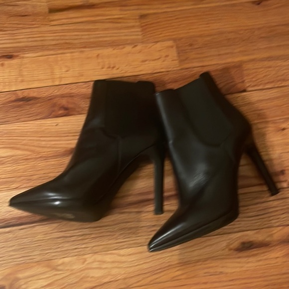 Michael Kors Black Booties size 8 like new. - Picture 5 of 5